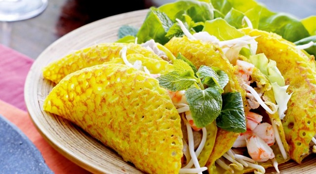 Description: Món bánh khoái Quảng Bình ăn giòn, ngon với nhiều nguyên liệu đặc trưng (Ảnh: Quảng Bình 24h)
