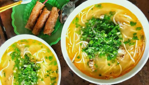 Description: Món cháo canh cũng được xem là món ăn dân dã nổi tiếng tại Quảng Bình (Ảnh: Du lịch Quảng Bình)