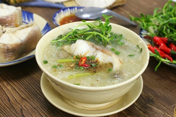 Description: Cháo cá Bàu rất dễ nấu, thơm ngon ở miếng cá tươi đặc trưng (Ảnh: Dạy nấu ăn)